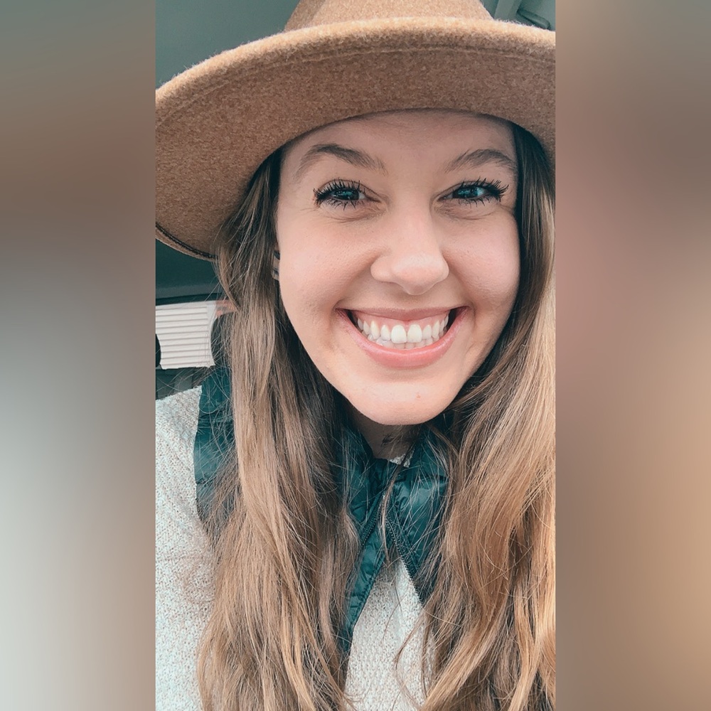 Meet your Posher, Emylee